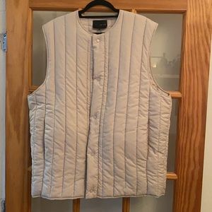 Oak and Fort Large quilted puffy beige vest